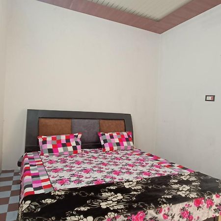 Keshav Narayan Home Stay Матхура Экстерьер фото