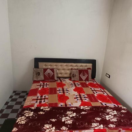 Keshav Narayan Home Stay Матхура Экстерьер фото