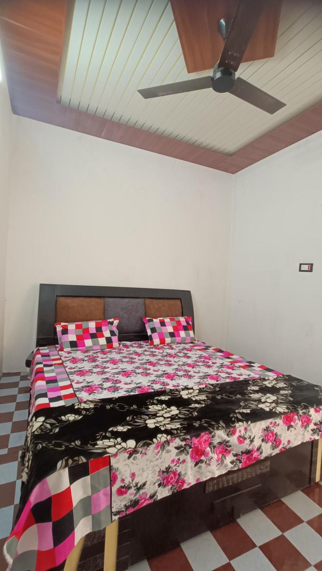 Keshav Narayan Home Stay Матхура Экстерьер фото